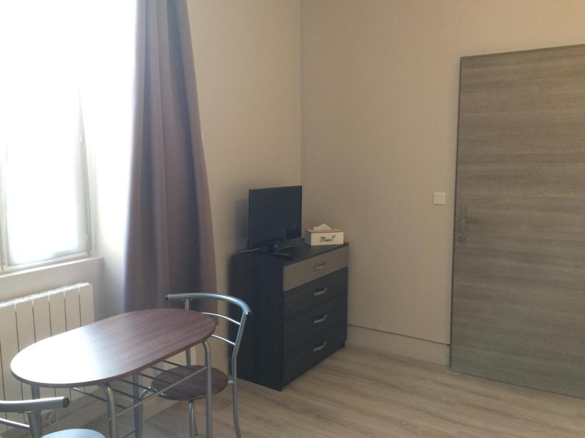 Studio Proche Gare Avec Kitchenette Et Wifi - Porte Rouge Thiviers Exterior foto